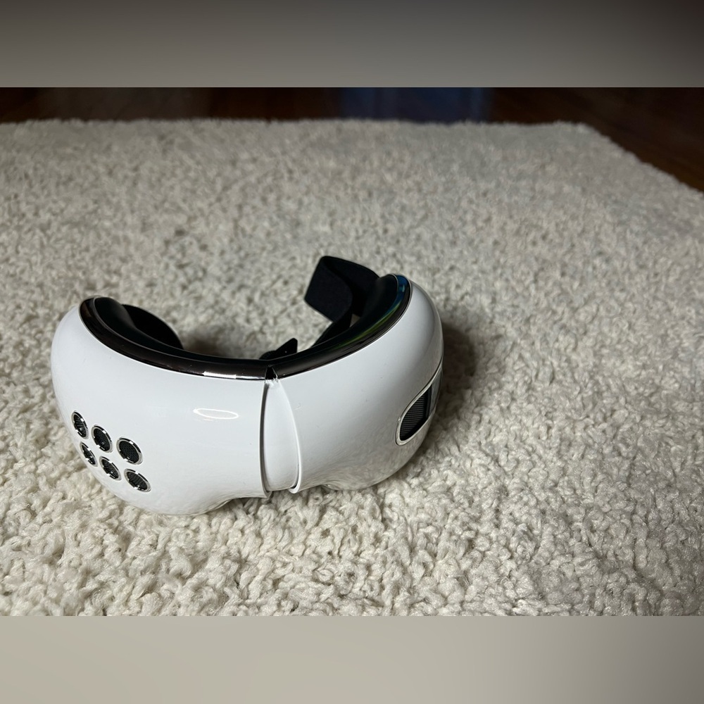 White Eye Massager - Picture 3 of 12